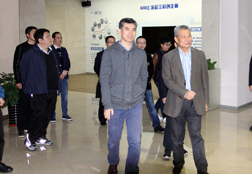 1511746483712089.jpg 陈总与高台长参观展厅_副本.jpg