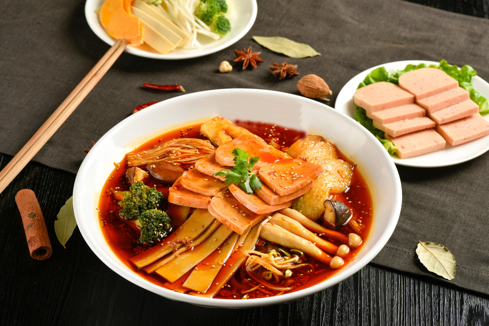 摄图网_500487848_火锅冒菜麻辣烫(企业商用).jpg
